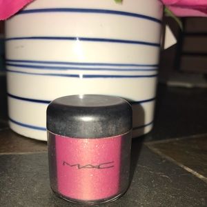 MAC pigment colour pot.